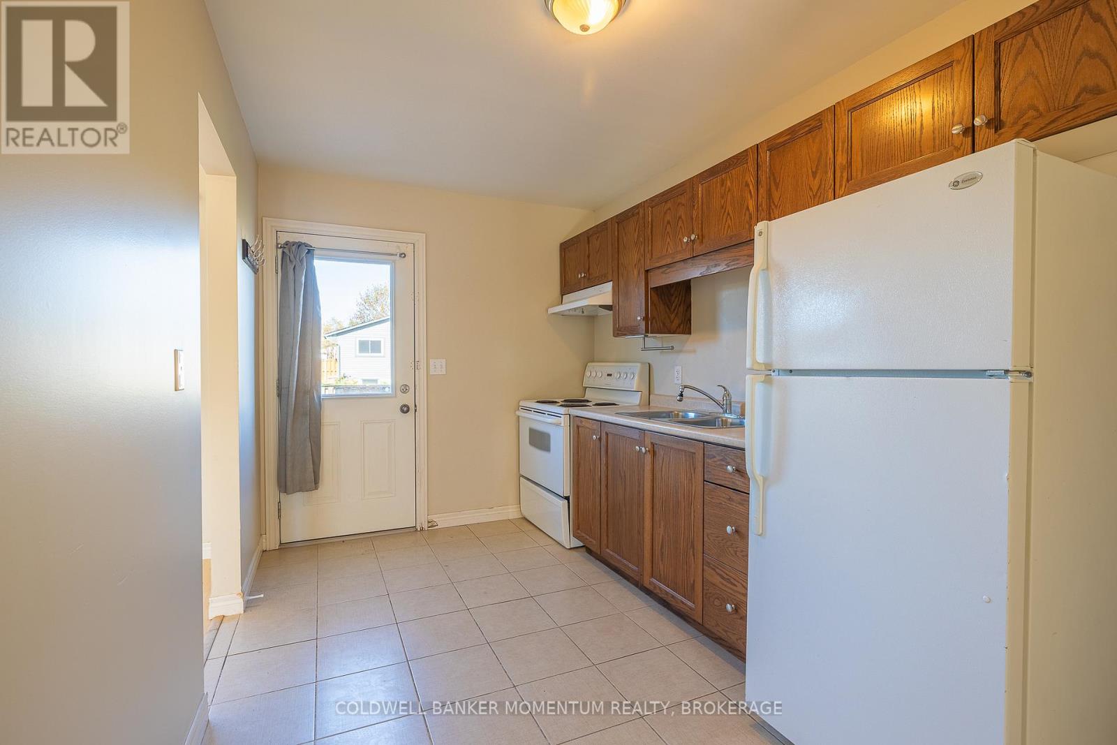 44 Saturn Road, Port Colborne, Ontario  L3K 6E1 - Photo 10 - X12491594