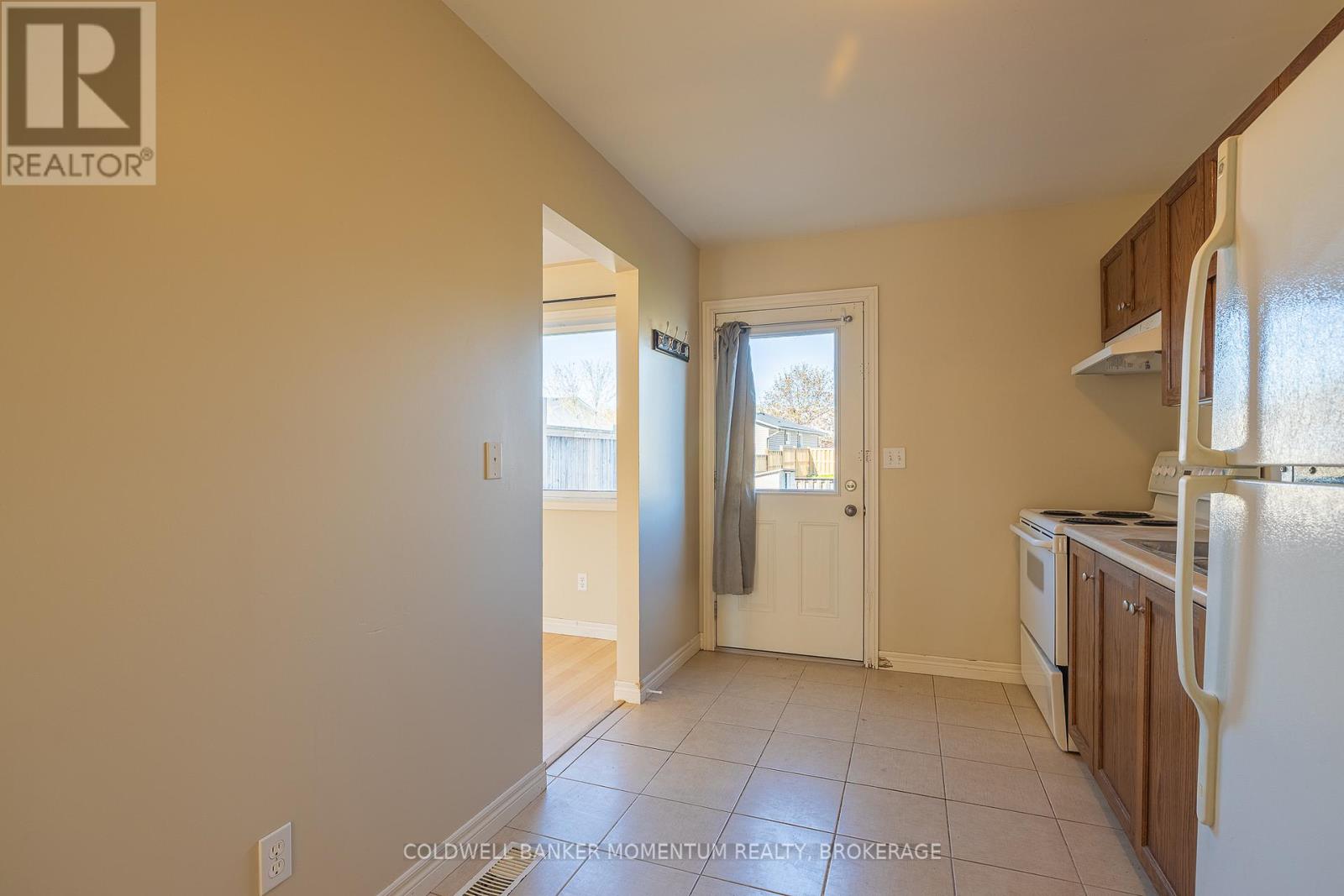 44 Saturn Road, Port Colborne, Ontario  L3K 6E1 - Photo 11 - X12491594