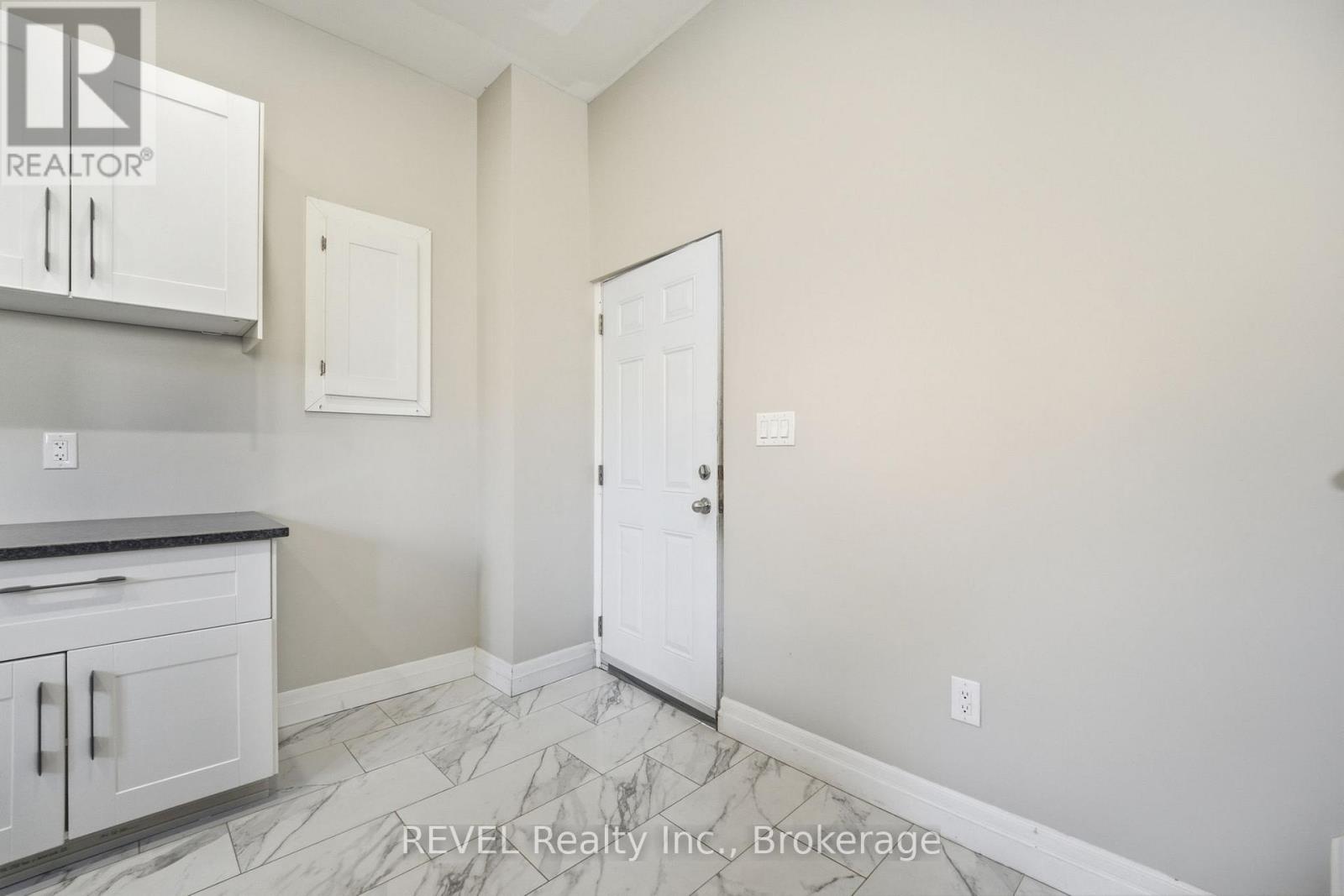 7 - 18 Clairmont Street, Thorold, Ontario  L2V 1R1 - Photo 2 - X12491766