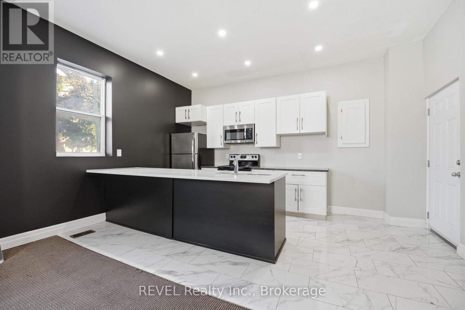 7 - 18 Clairmont Street, Thorold, Ontario  L2V 1R1 - Photo 3 - X12491766