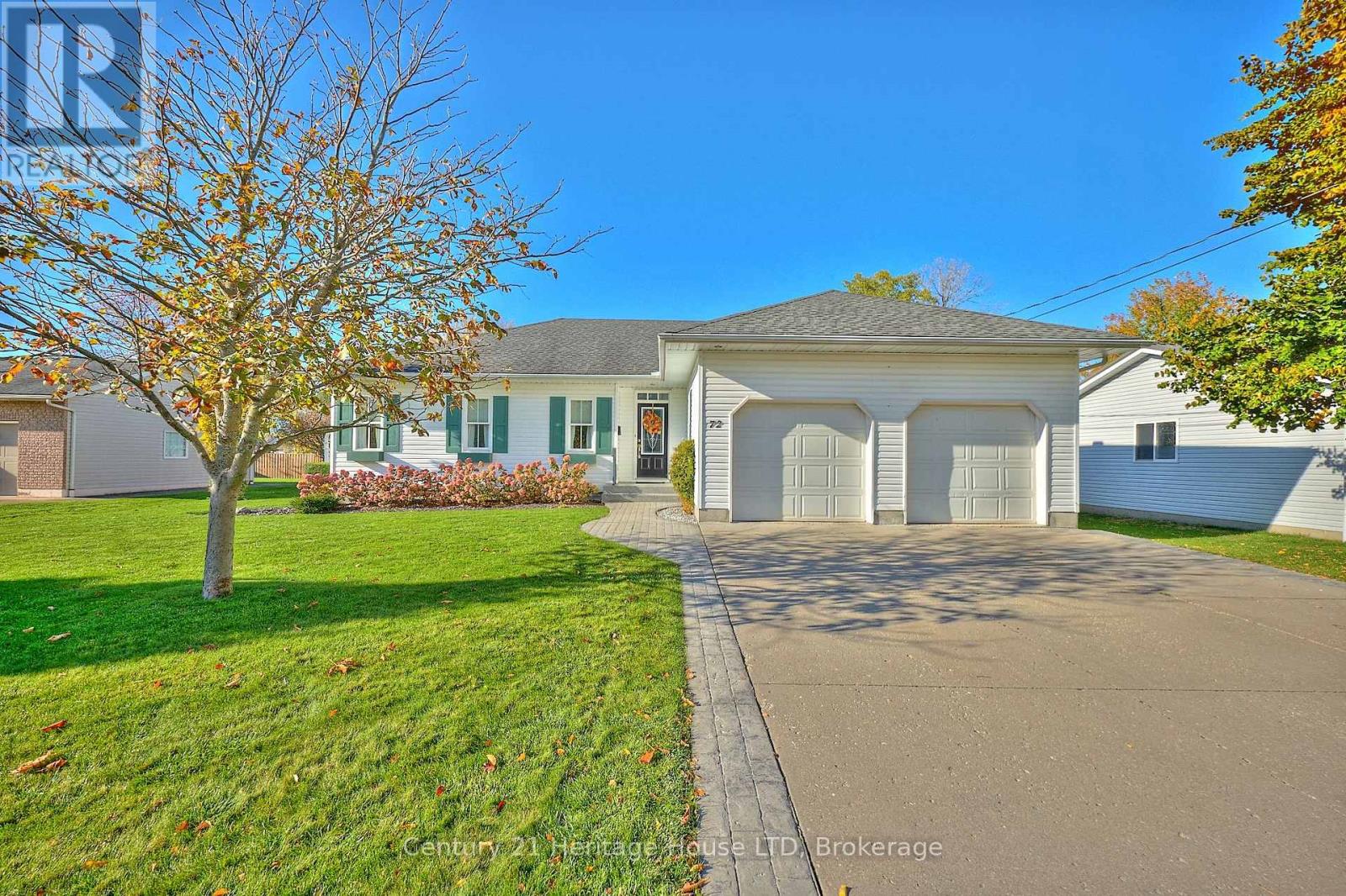 72 Adelaide Street, Fort Erie, Ontario  L2A 5K5 - Photo 2 - X12491852