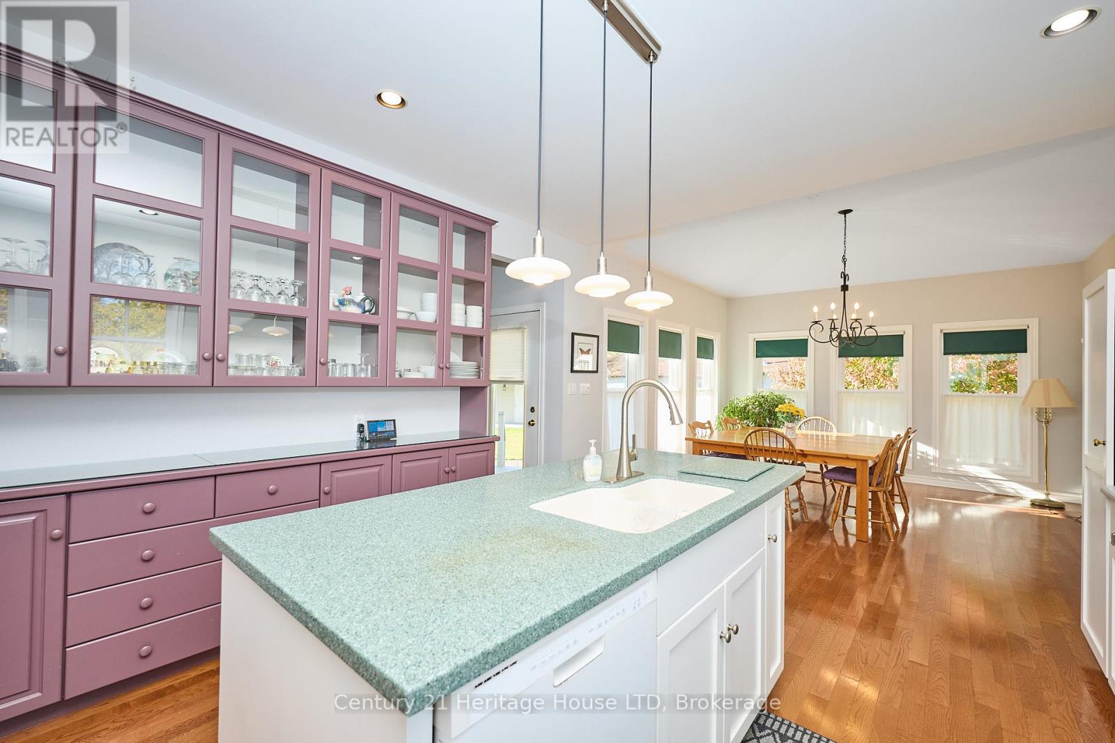 72 Adelaide Street, Fort Erie, Ontario  L2A 5K5 - Photo 9 - X12491852