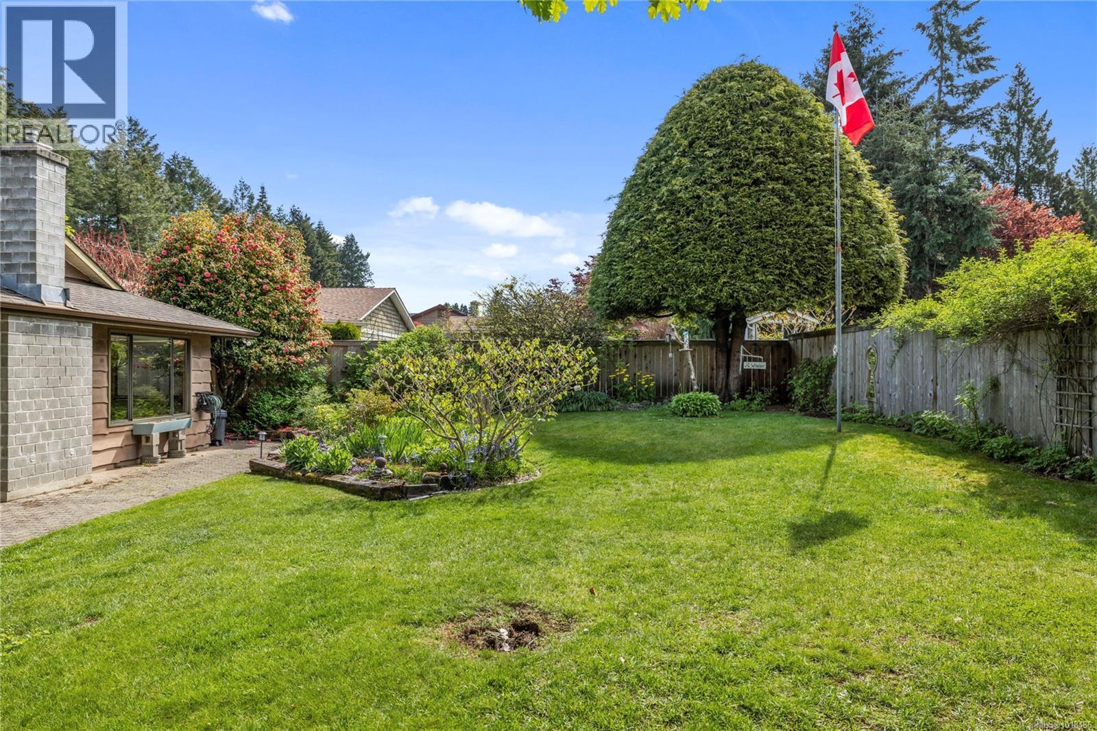 496 Crescent Rd W, Qualicum Beach, British Columbia  V9K 1J4 - Photo 14 - 1018486