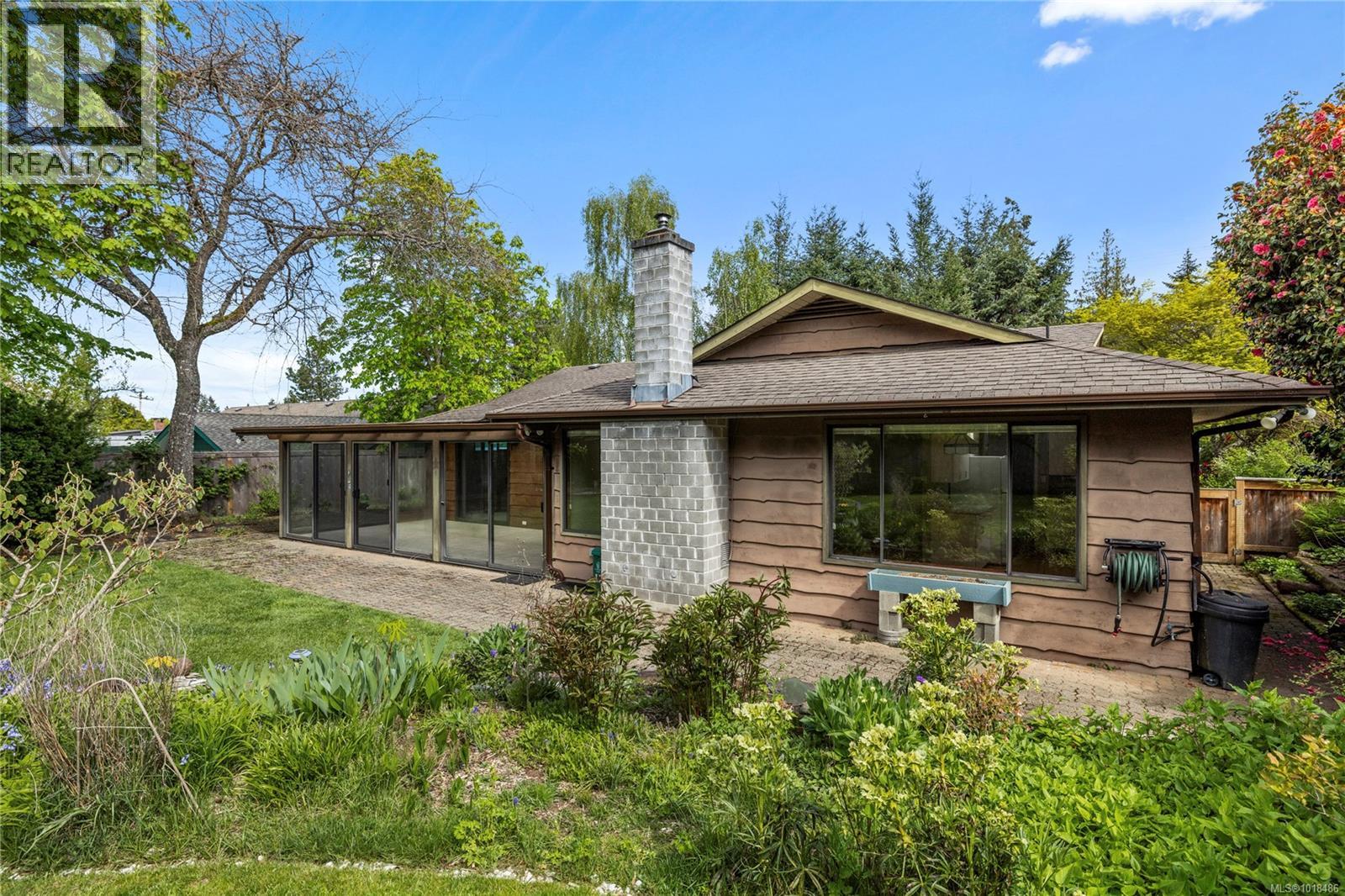 496 Crescent Rd W, Qualicum Beach, British Columbia  V9K 1J4 - Photo 28 - 1018486