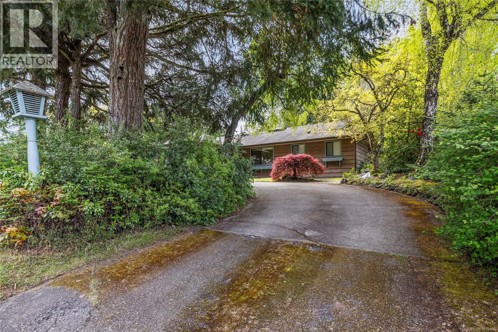 496 Crescent Rd W, Qualicum Beach, British Columbia  V9K 1J4 - Photo 38 - 1018486