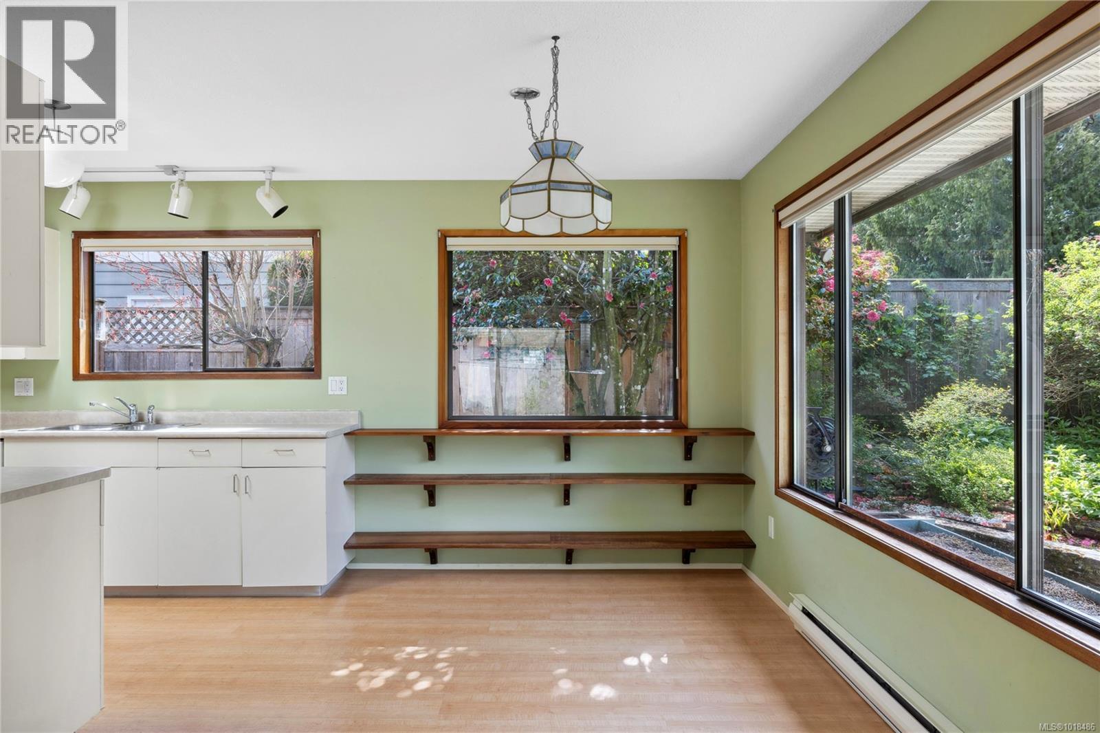 496 Crescent Rd W, Qualicum Beach, British Columbia  V9K 1J4 - Photo 7 - 1018486