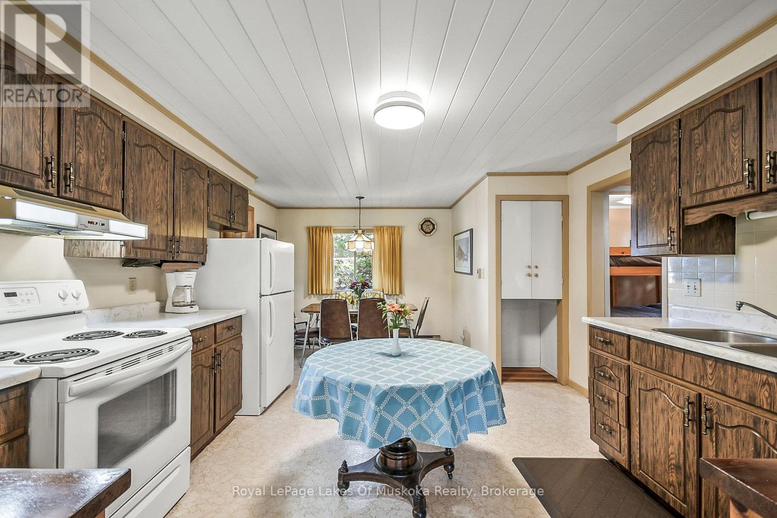 1031 Bowyers Beach Road, Bracebridge, Ontario  P1L 1W8 - Photo 6 - X12491828