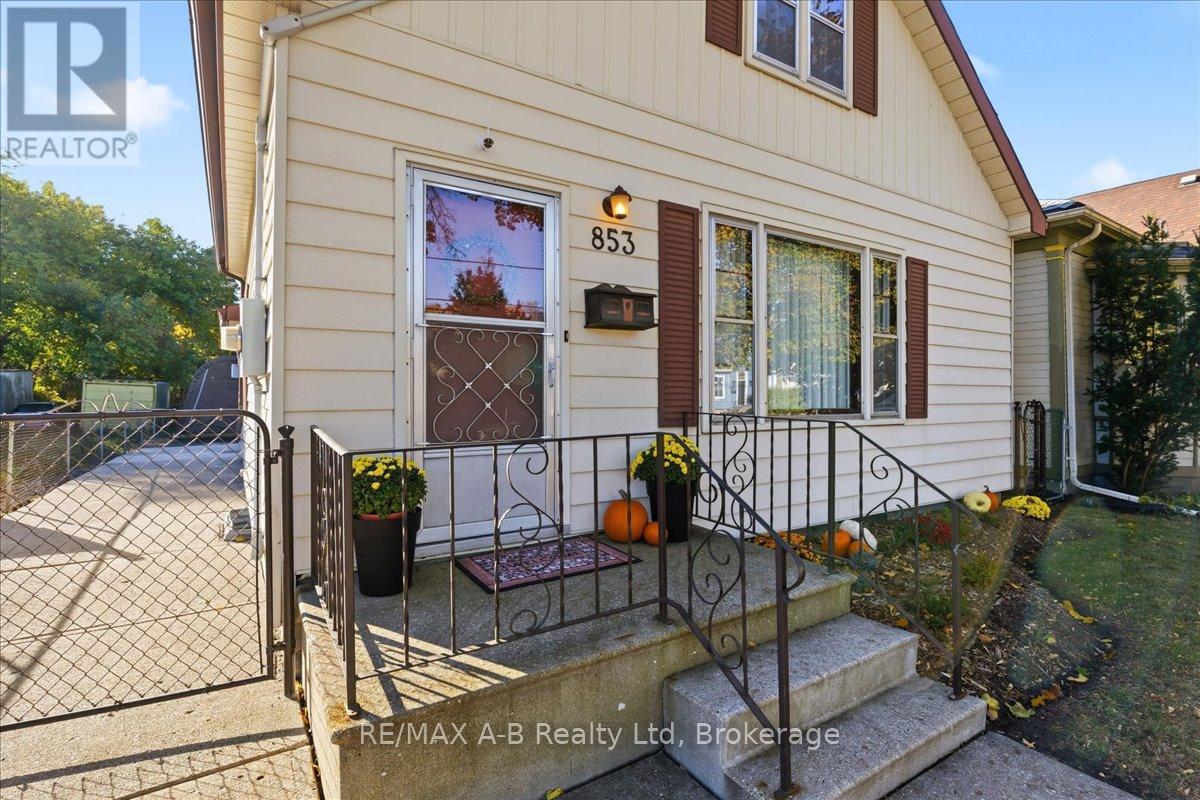 853 Queens Avenue, London East, Ontario  N5W 3H7 - Photo 3 - X12491868