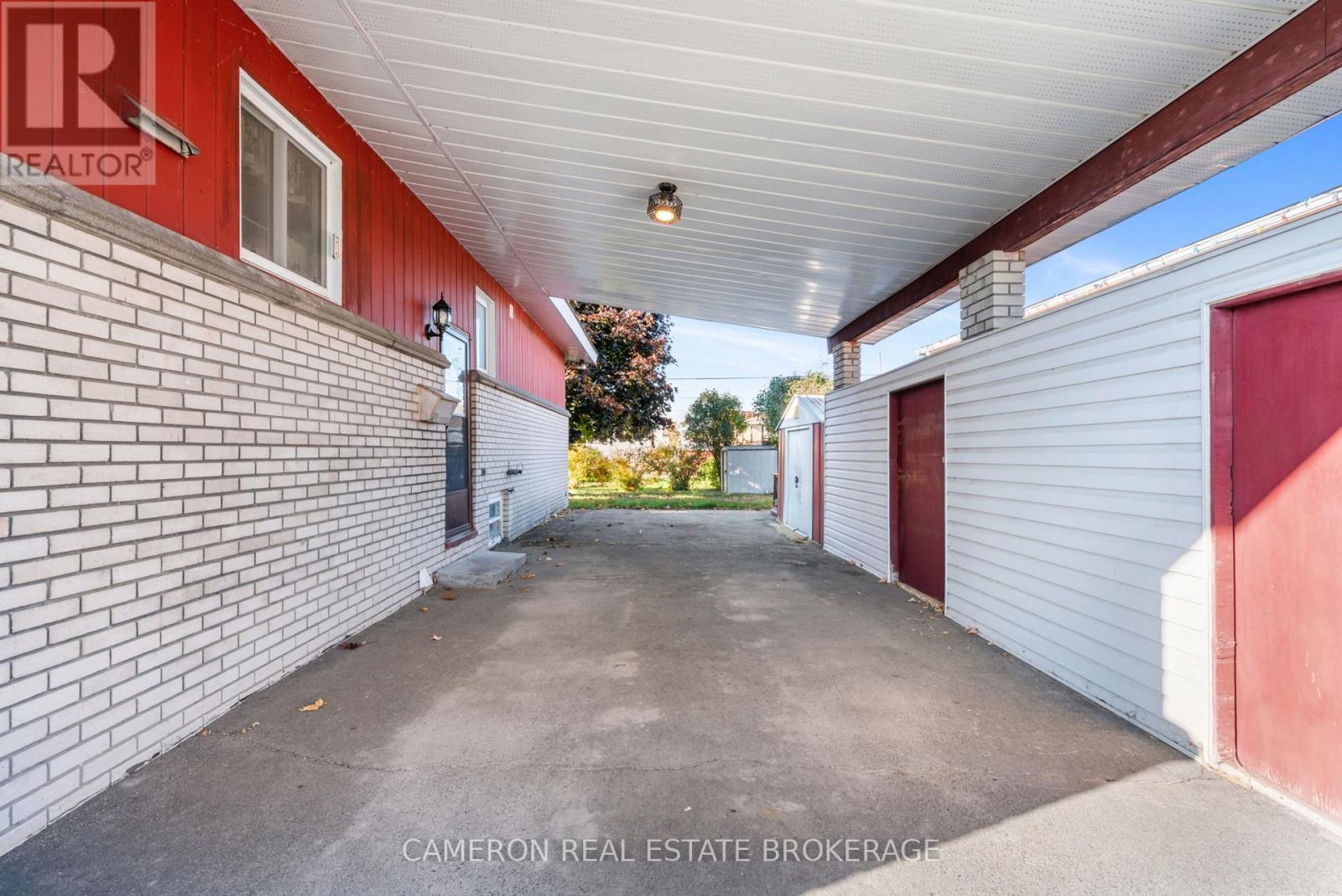 241 Sunnyside Avenue, Cornwall, Ontario  K6H 3E2 - Photo 3 - X12491768