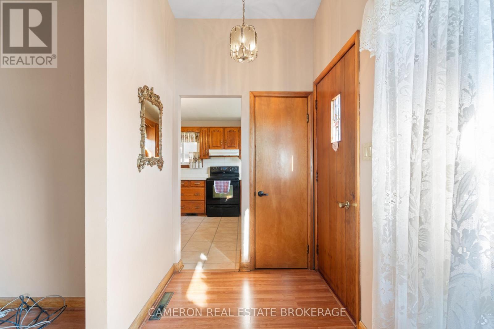 241 Sunnyside Avenue, Cornwall, Ontario  K6H 3E2 - Photo 9 - X12491768