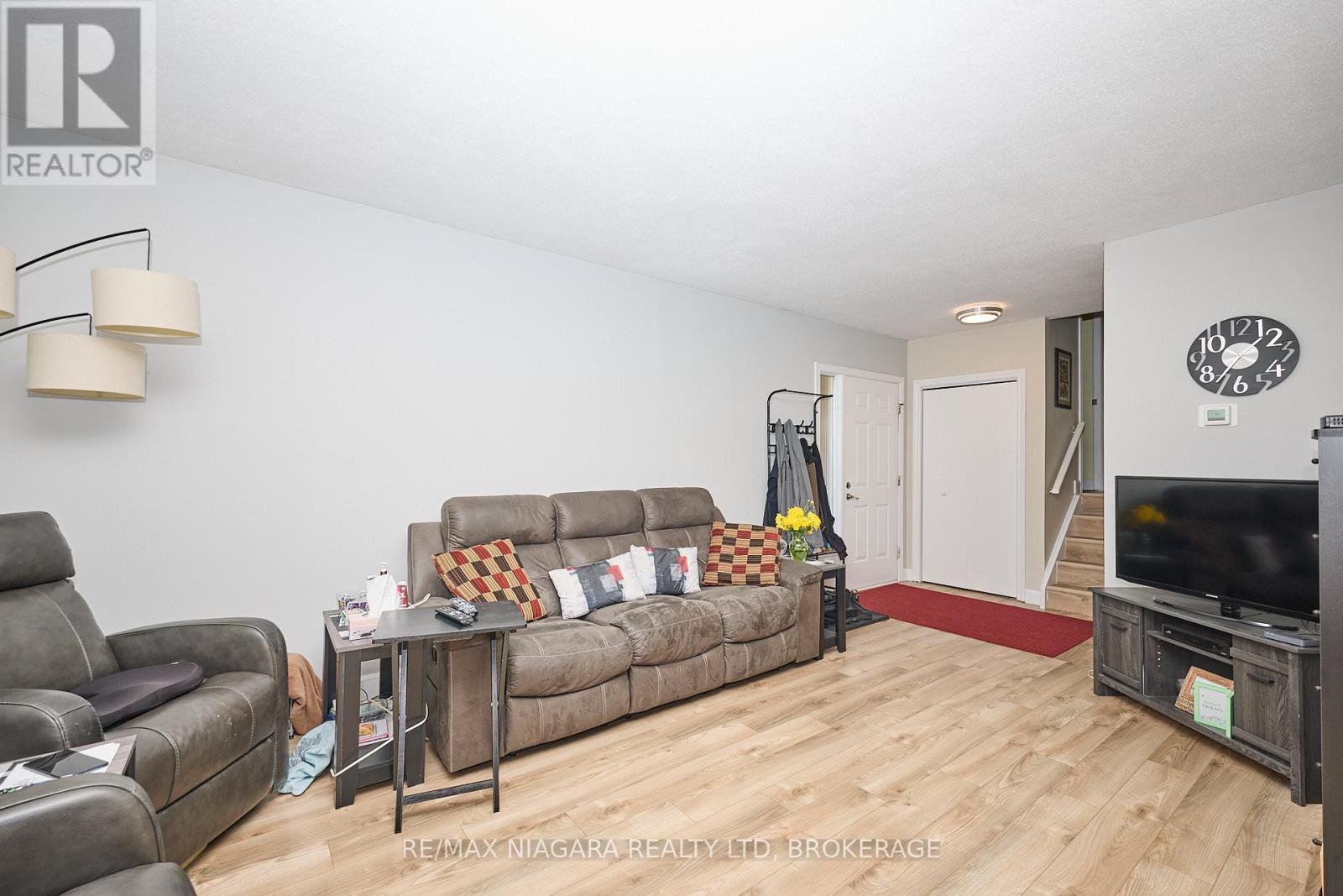 6516 Monroe Street, Niagara Falls, Ontario  L2G 2G8 - Photo 3 - X12424496