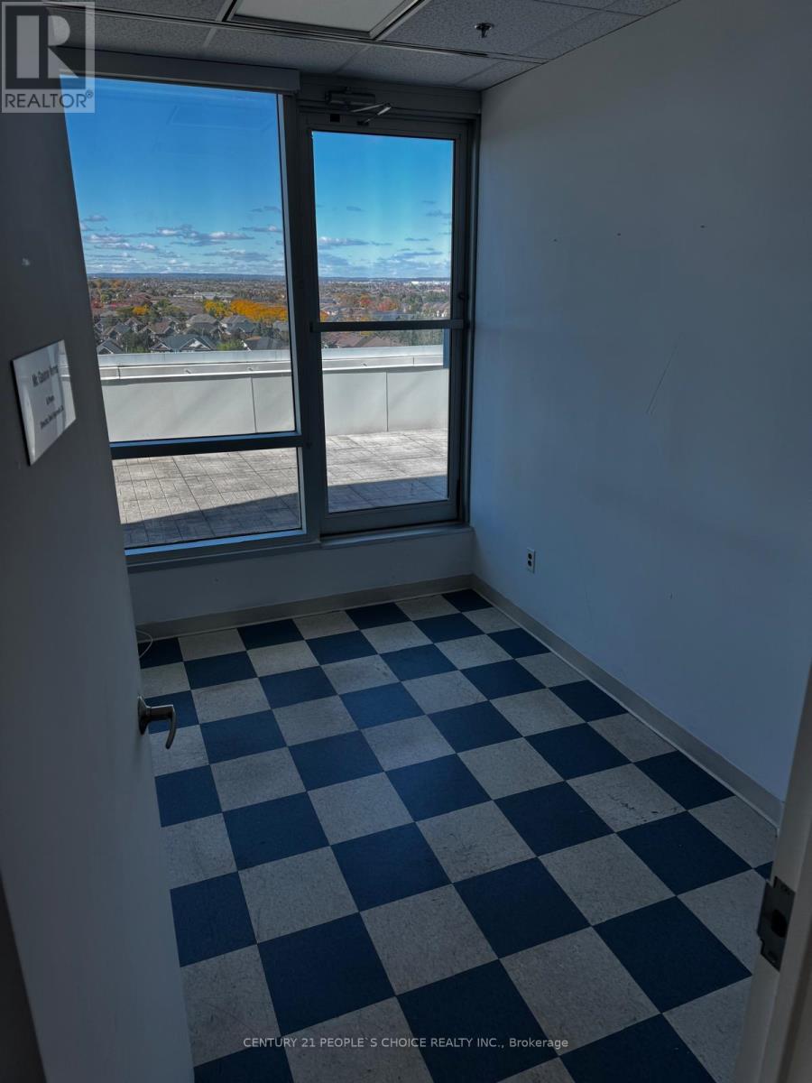 601 - 2250 Bovaird Drive, Brampton, Ontario  L6R 3J5 - Photo 7 - W12381411