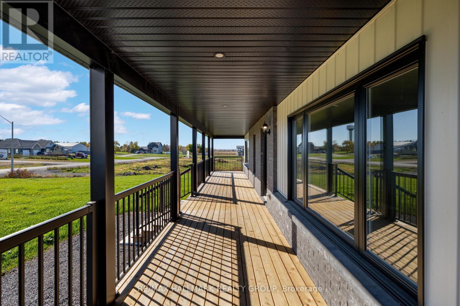 208 Trudeau Crescent, Russell, Ontario  K4R 1E5 - Photo 2 - X12460672