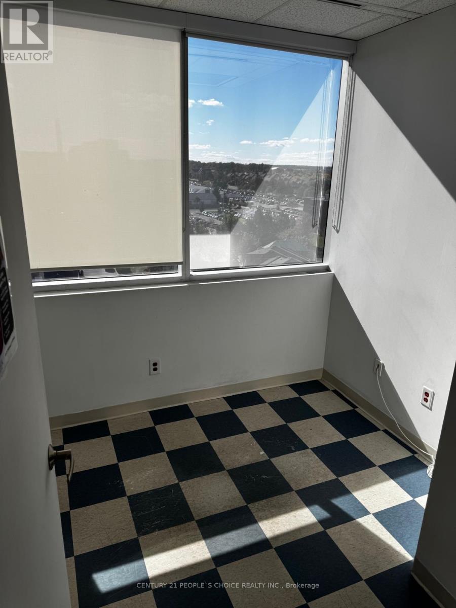 601 - 2250 Bovaird Drive, Brampton, Ontario  L6R 3J5 - Photo 6 - W12381411