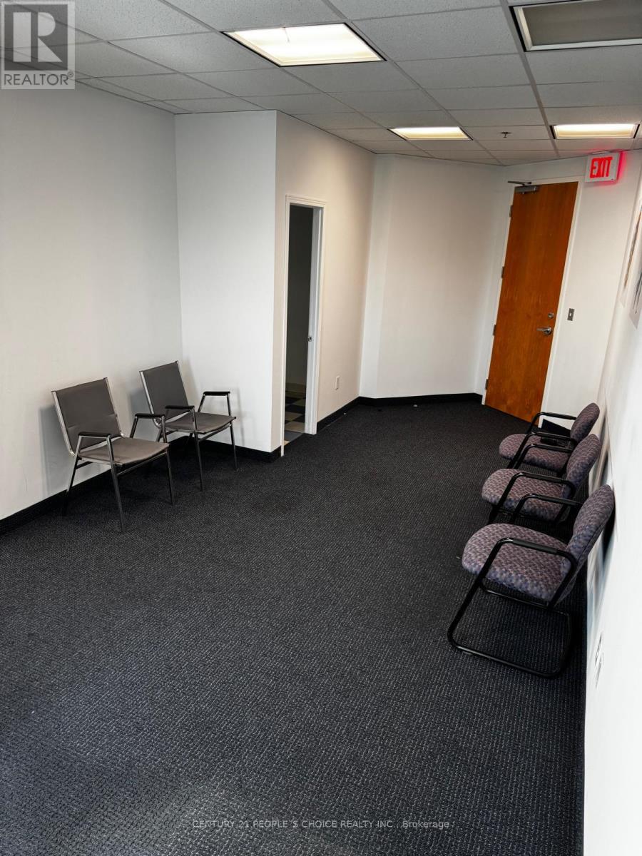 601 - 2250 Bovaird Drive, Brampton, Ontario  L6R 3J5 - Photo 2 - W12381411