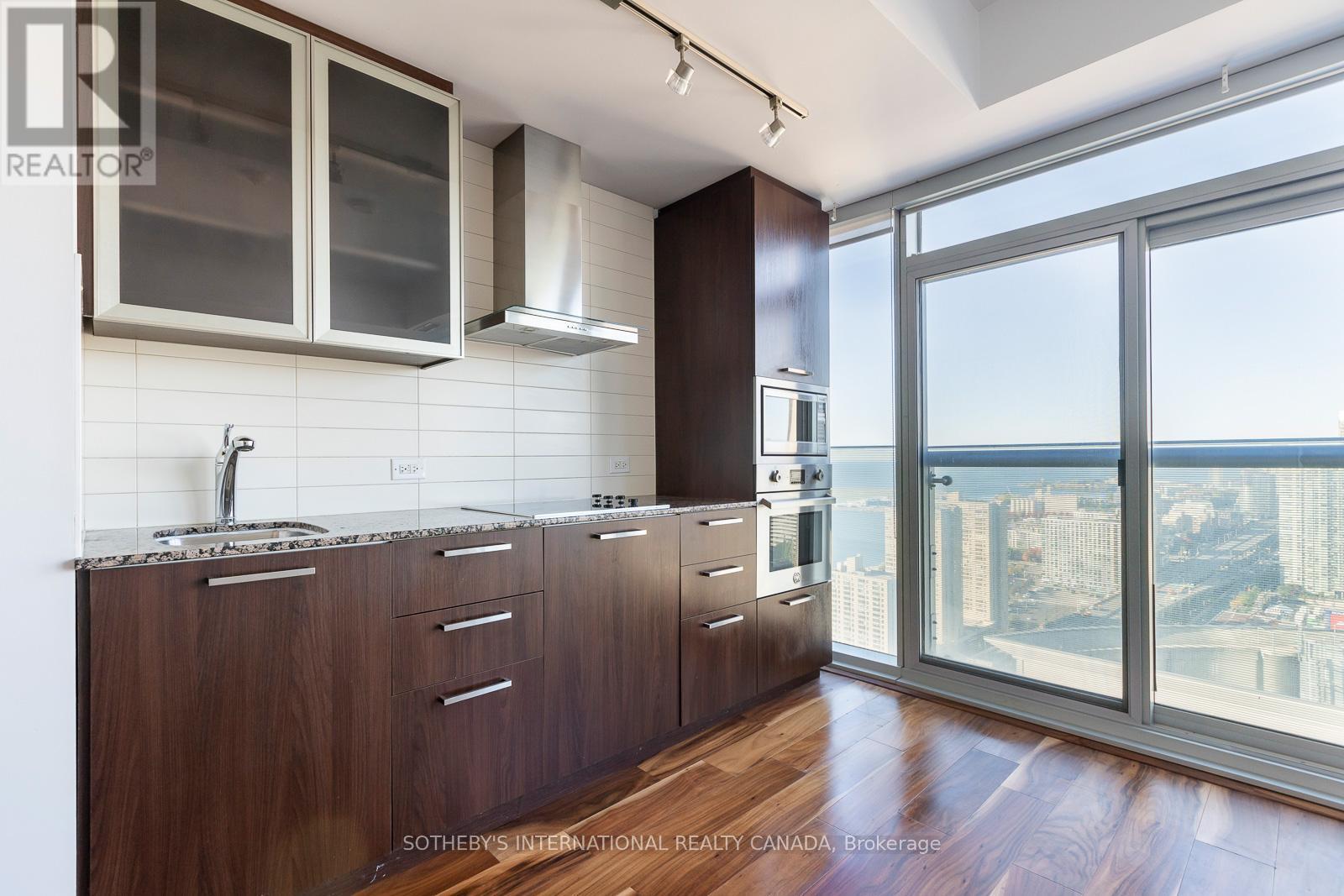 3505 - 12 York Street, Toronto (Waterfront Communities), Ontario  M5J 0A9 - Photo 12 - C12491418