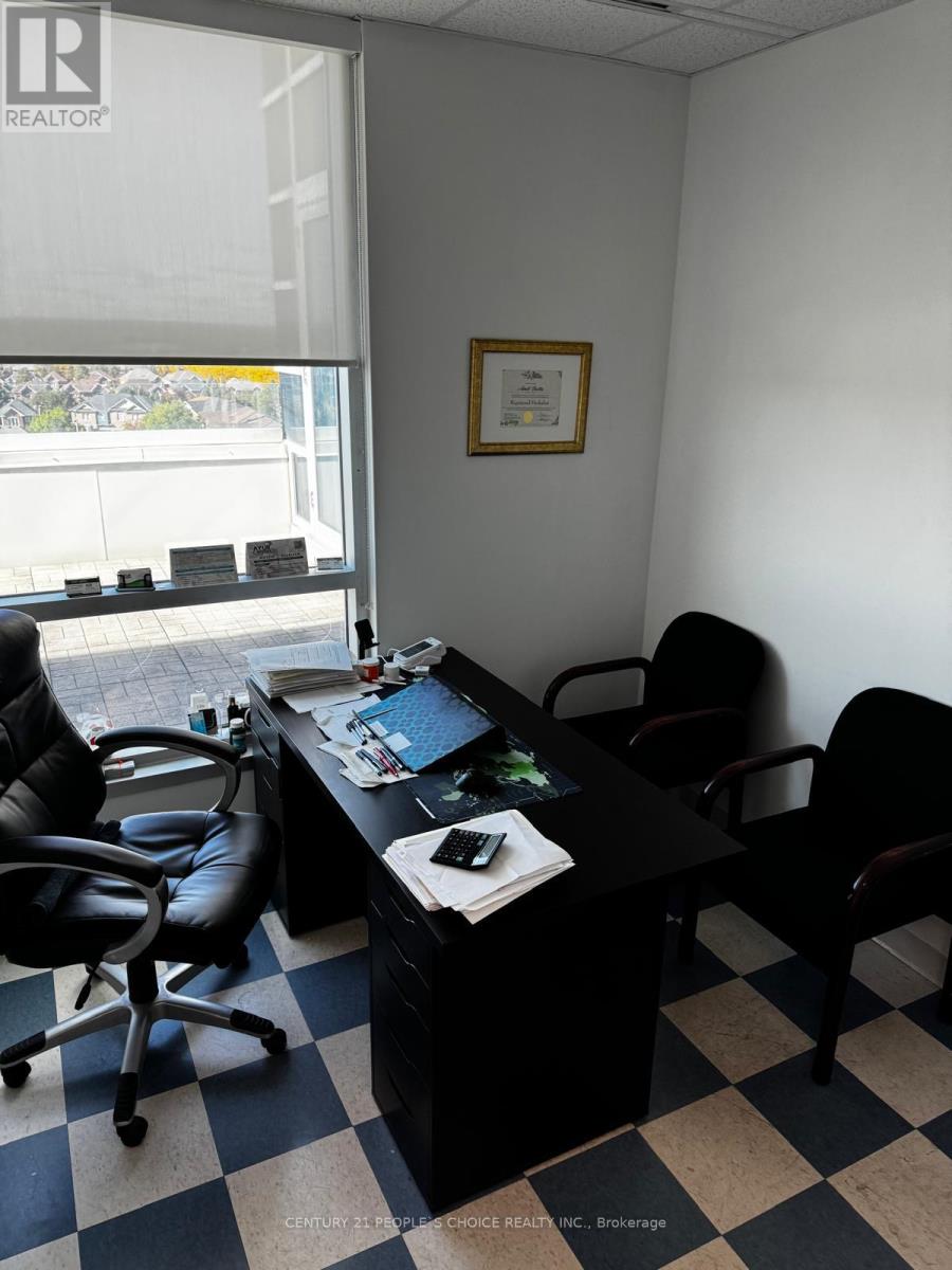 601 - 2250 Bovaird Drive, Brampton, Ontario  L6R 3J5 - Photo 8 - W12381411