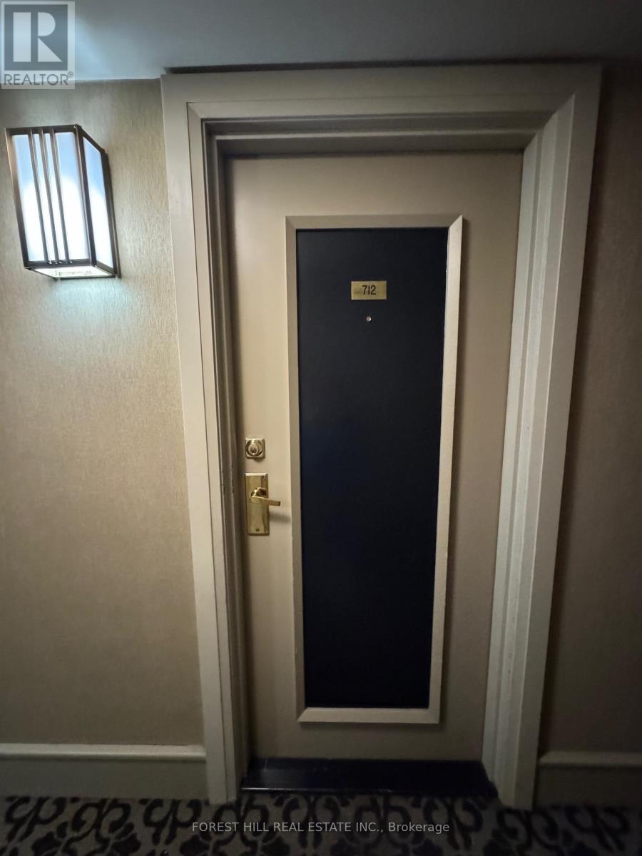 712 - 909 Bay Street, Toronto, Ontario  M5S 3G2 - Photo 2 - C12491476