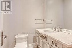 330 Elm Road, Toronto, Ontario  M5H 3V4 - Photo 12 - C12491556