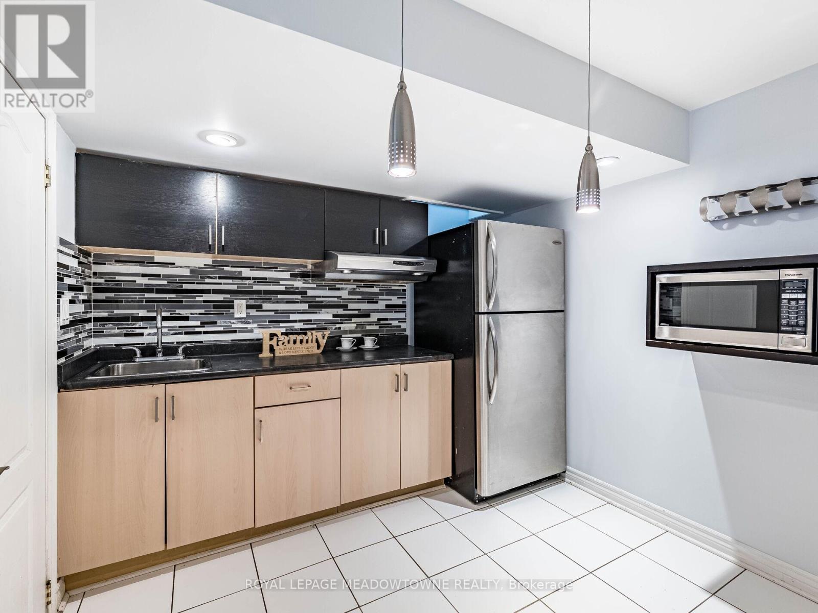 641 Porter Way, Milton, Ontario  L9T 5W2 - Photo 35 - W12456541