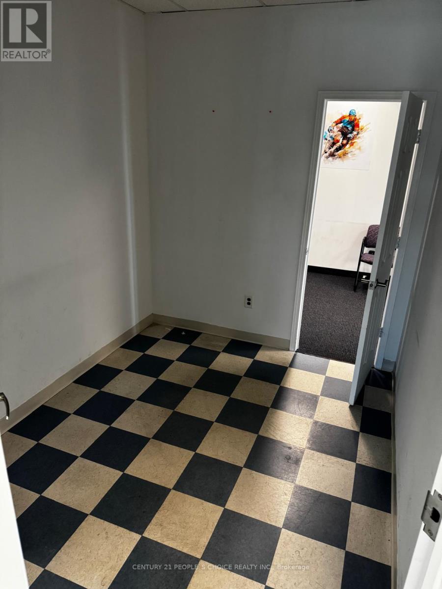 601 - 2250 Bovaird Drive, Brampton, Ontario  L6R 3J5 - Photo 9 - W12381411