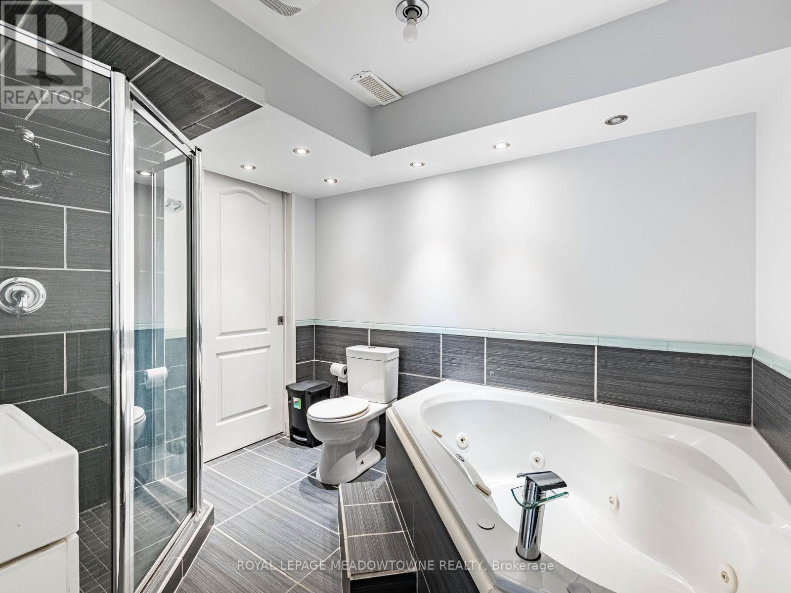 641 Porter Way, Milton, Ontario  L9T 5W2 - Photo 36 - W12456541