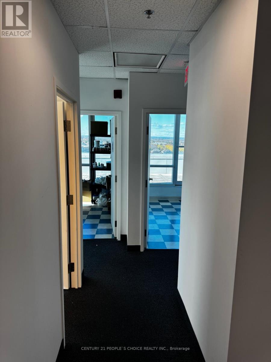 601 - 2250 Bovaird Drive, Brampton, Ontario  L6R 3J5 - Photo 4 - W12381411