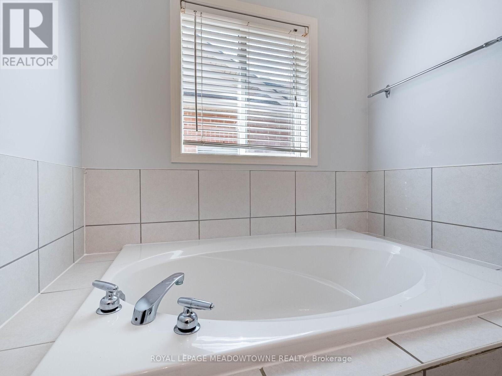 641 Porter Way, Milton, Ontario  L9T 5W2 - Photo 27 - W12456541