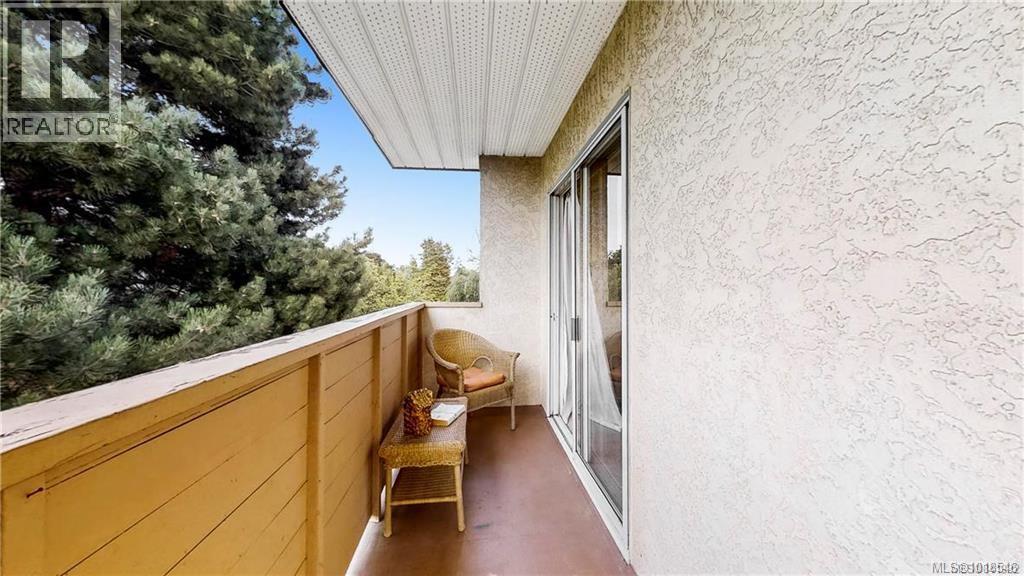303 1597 Midgard Ave, Saanich, British Columbia  V8P 2Y2 - Photo 13 - 1018546