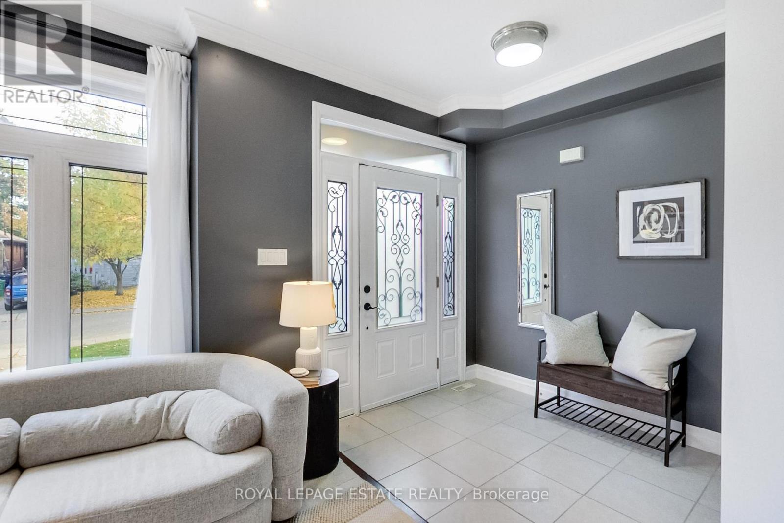 20 Westbrook Avenue, Toronto (Woodbine-Lumsden), Ontario  M4C 2G2 - Photo 2 - E12491548