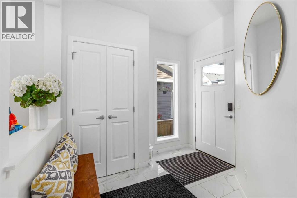 27 Lucas Terrace Nw, Calgary, Alberta  T3P 1P9 - Photo 5 - A2264746