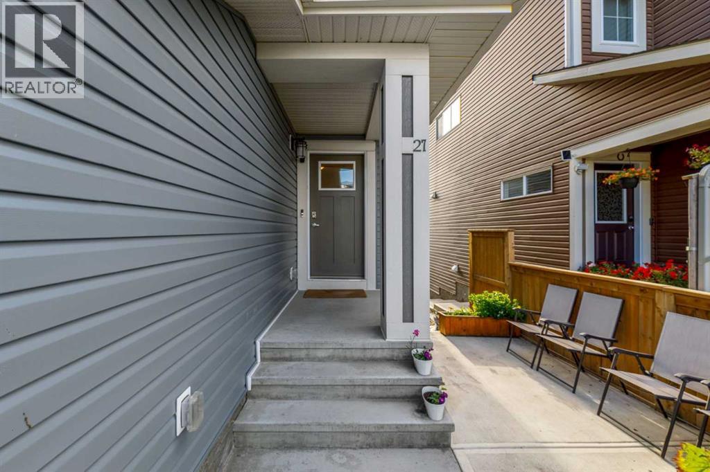 27 Lucas Terrace Nw, Calgary, Alberta  T3P 1P9 - Photo 3 - A2264746