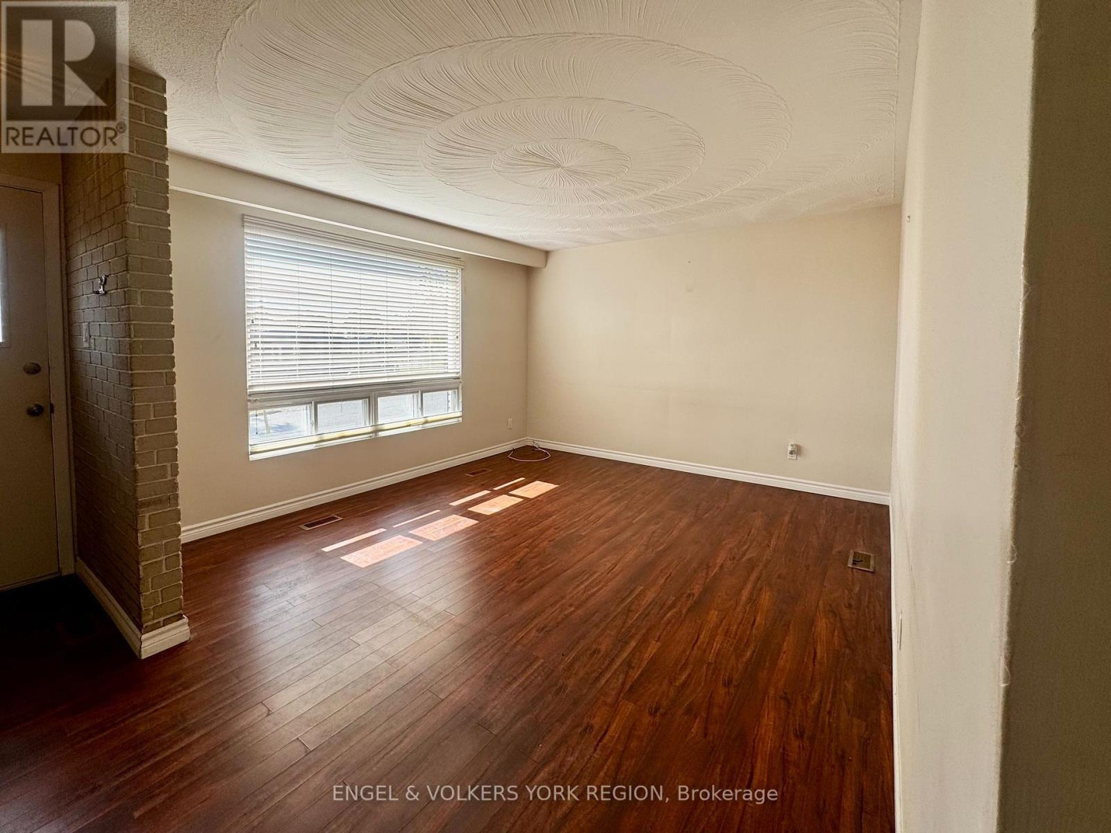 Main - 135 Luxury Avenue, Bradford West Gwillimbury (Bradford), Ontario  L3Z 1T5 - Photo 3 - N12491538