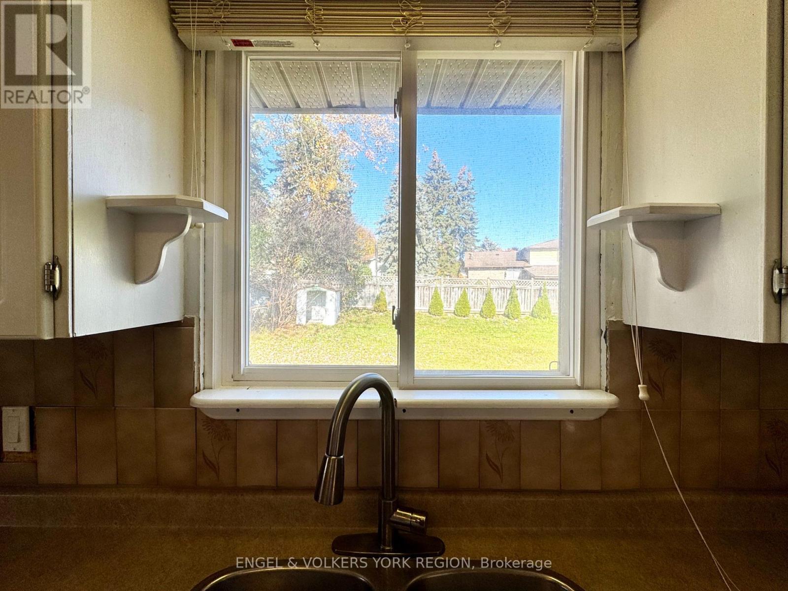 Main - 135 Luxury Avenue, Bradford West Gwillimbury (Bradford), Ontario  L3Z 1T5 - Photo 7 - N12491538