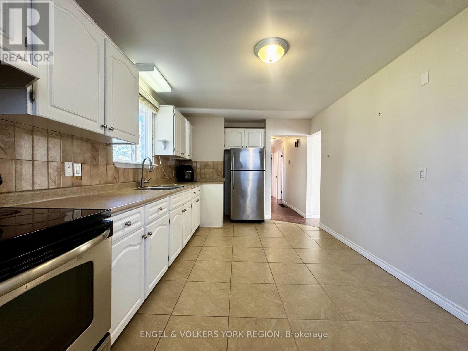 Main - 135 Luxury Avenue, Bradford West Gwillimbury (Bradford), Ontario  L3Z 1T5 - Photo 8 - N12491538