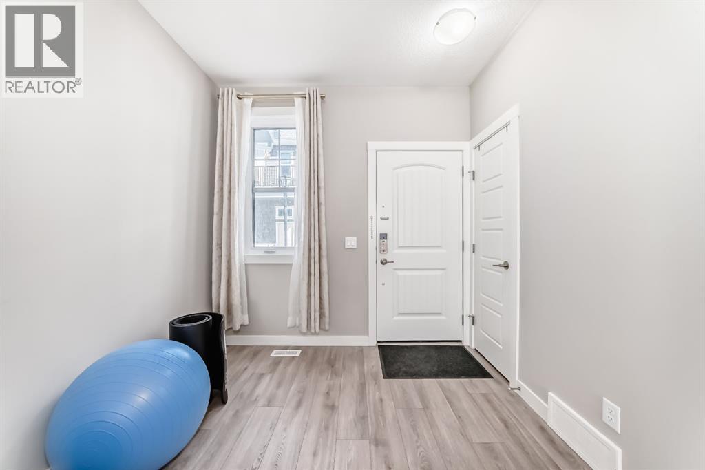 410 Cranbrook Walk Se, Calgary, Alberta  T3M 2V5 - Photo 5 - A2204931