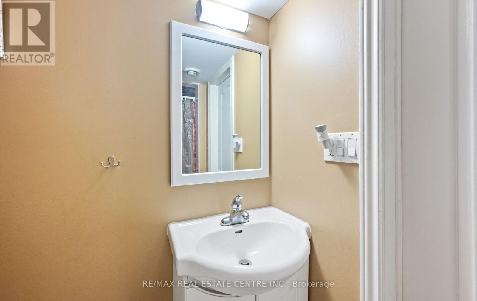 35 - 750 Burnhamthorpe Road E, Mississauga, Ontario  L4Y 2X3 - Photo 43 - W12491438