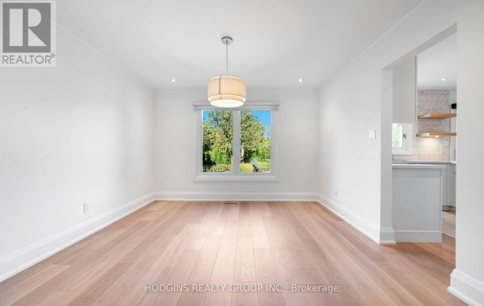 1726 Sherwood Forrest Circle, Mississauga, Ontario  L5K 2H6 - Photo 11 - W12491440