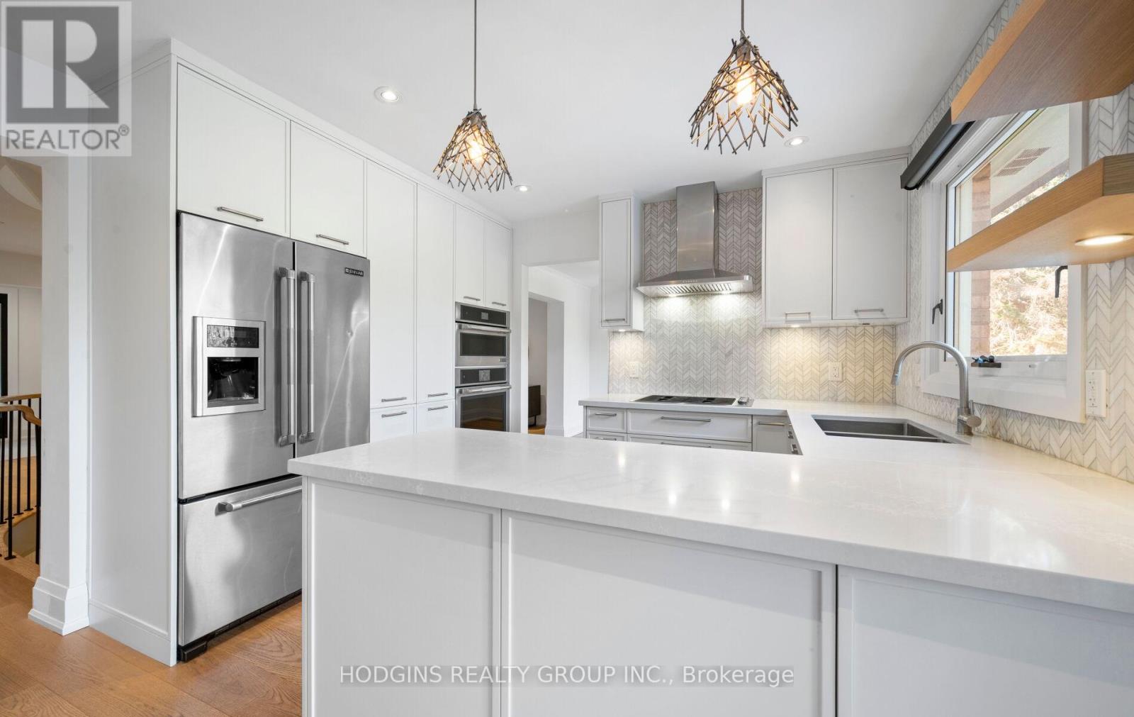 1726 Sherwood Forrest Circle, Mississauga, Ontario  L5K 2H6 - Photo 16 - W12491440