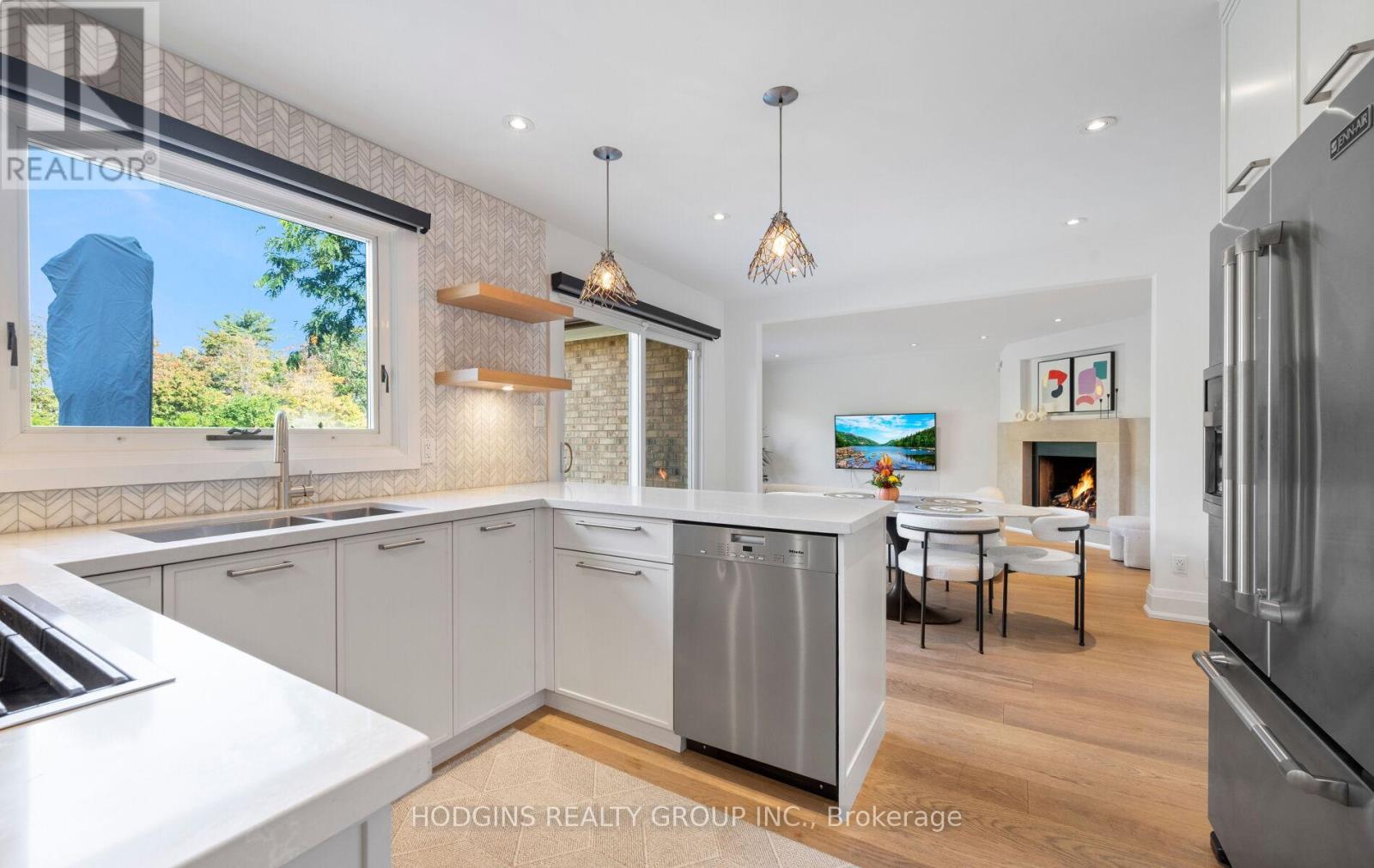 1726 Sherwood Forrest Circle, Mississauga, Ontario  L5K 2H6 - Photo 17 - W12491440