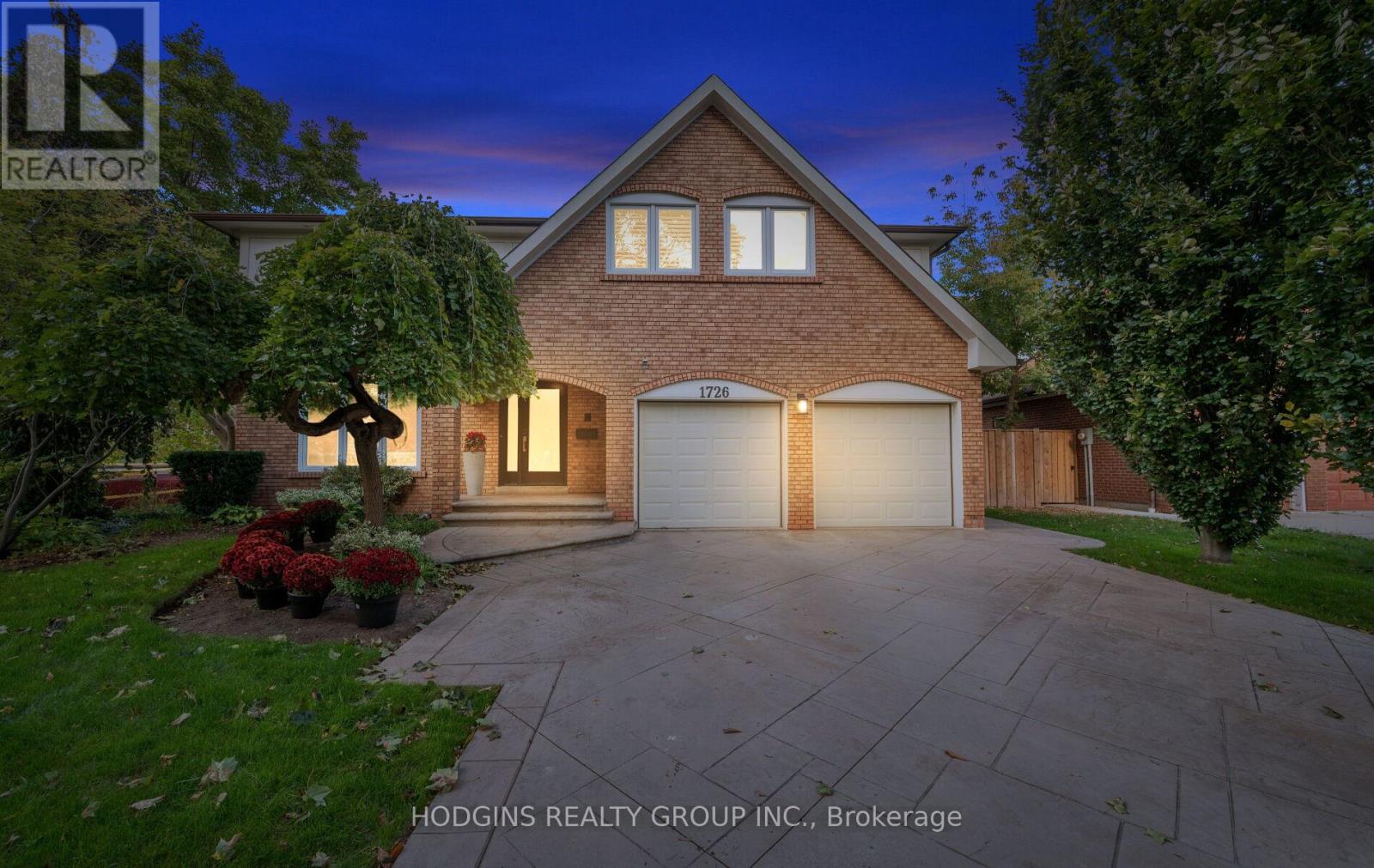 1726 Sherwood Forrest Circle, Mississauga, Ontario  L5K 2H6 - Photo 2 - W12491440