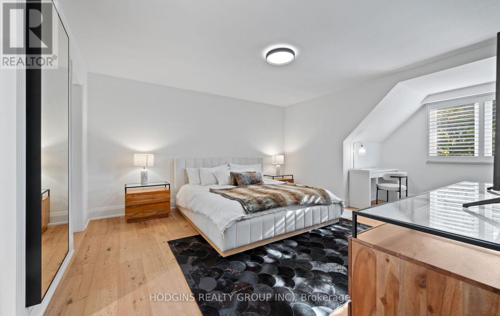 1726 Sherwood Forrest Circle, Mississauga, Ontario  L5K 2H6 - Photo 23 - W12491440