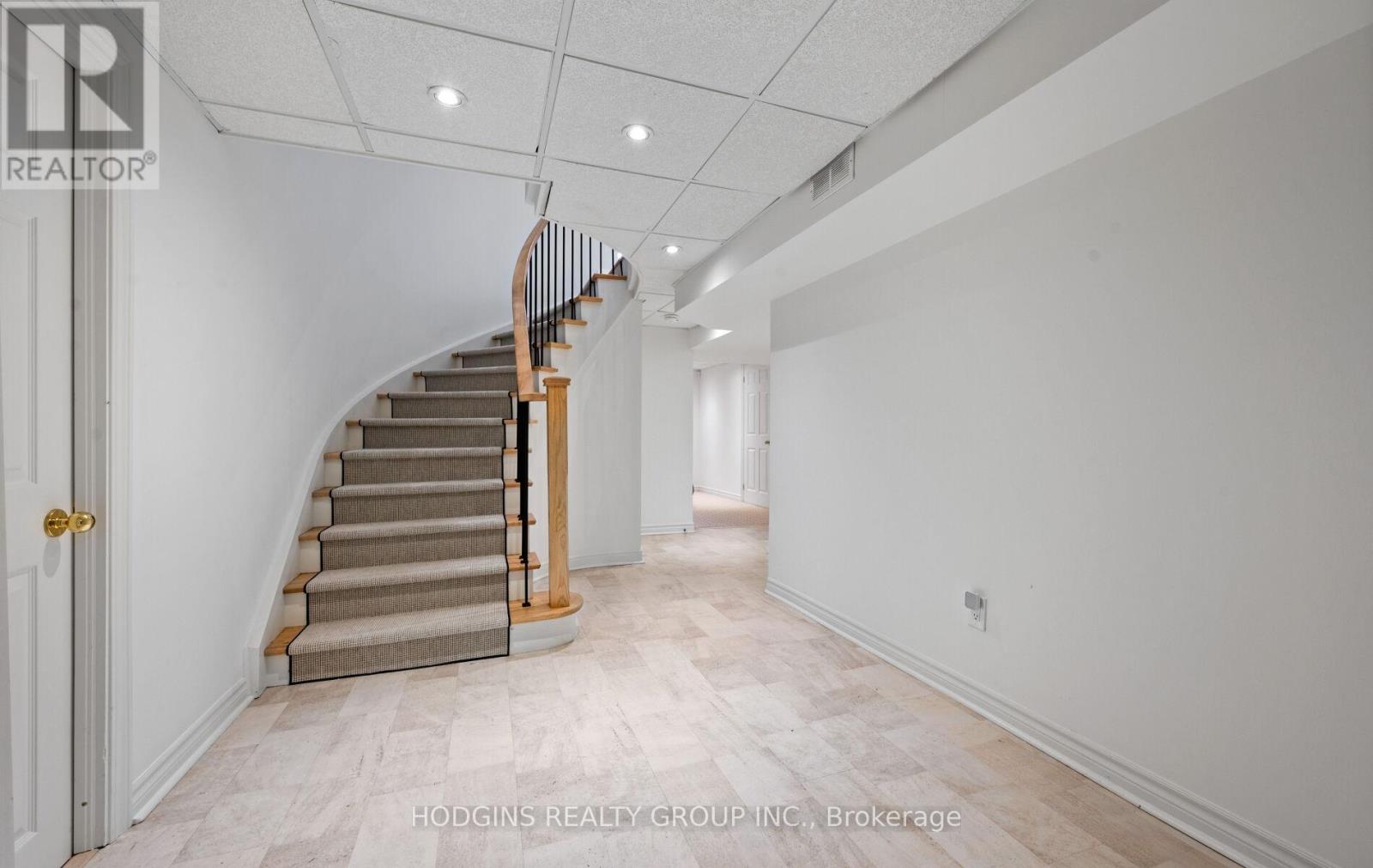 1726 Sherwood Forrest Circle, Mississauga, Ontario  L5K 2H6 - Photo 33 - W12491440