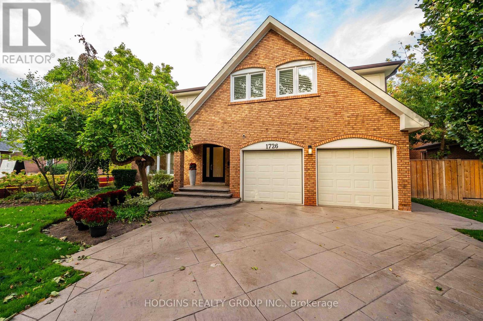 1726 Sherwood Forrest Circle, Mississauga, Ontario  L5K 2H6 - Photo 6 - W12491440