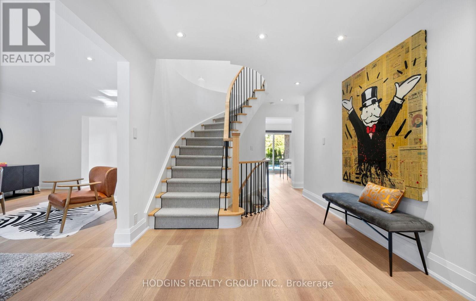 1726 Sherwood Forrest Circle, Mississauga, Ontario  L5K 2H6 - Photo 7 - W12491440