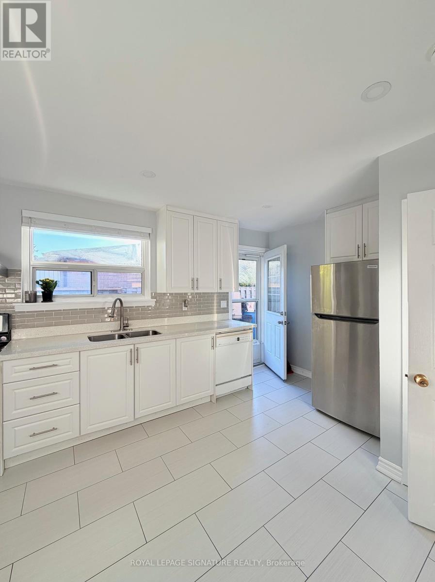 25 Birchbank Road, Brampton, Ontario  L6T 1L8 - Photo 14 - W12491498