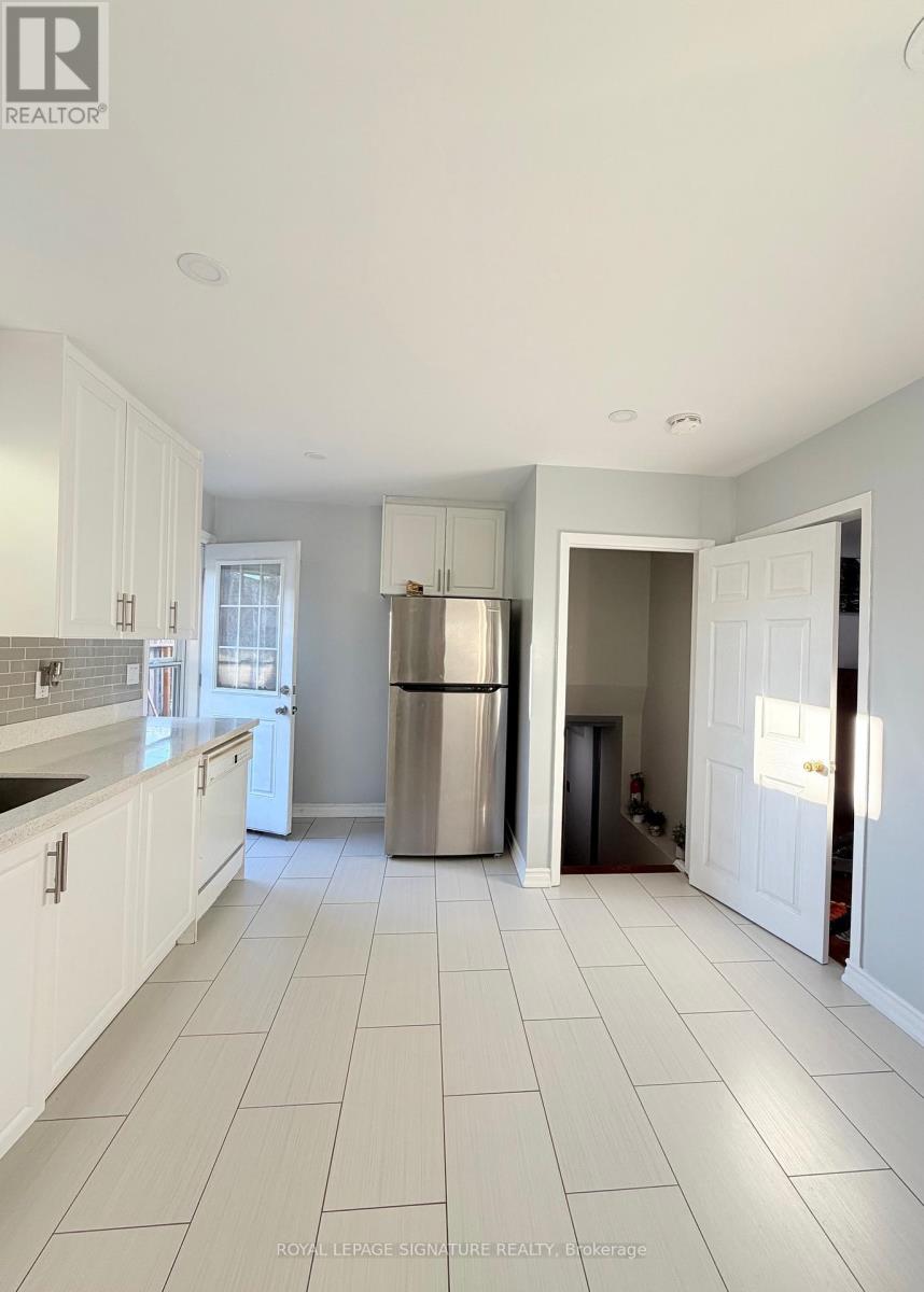 25 Birchbank Road, Brampton, Ontario  L6T 1L8 - Photo 16 - W12491498