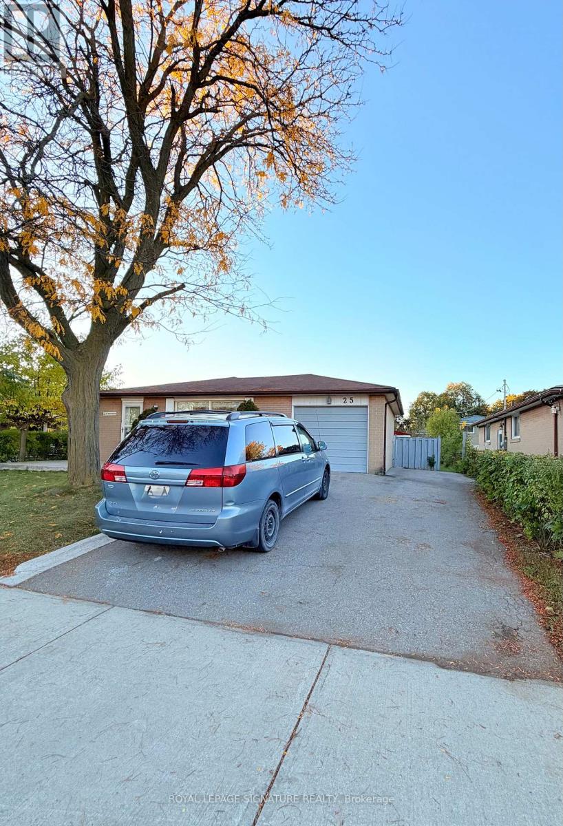 25 Birchbank Road, Brampton, Ontario  L6T 1L8 - Photo 3 - W12491498