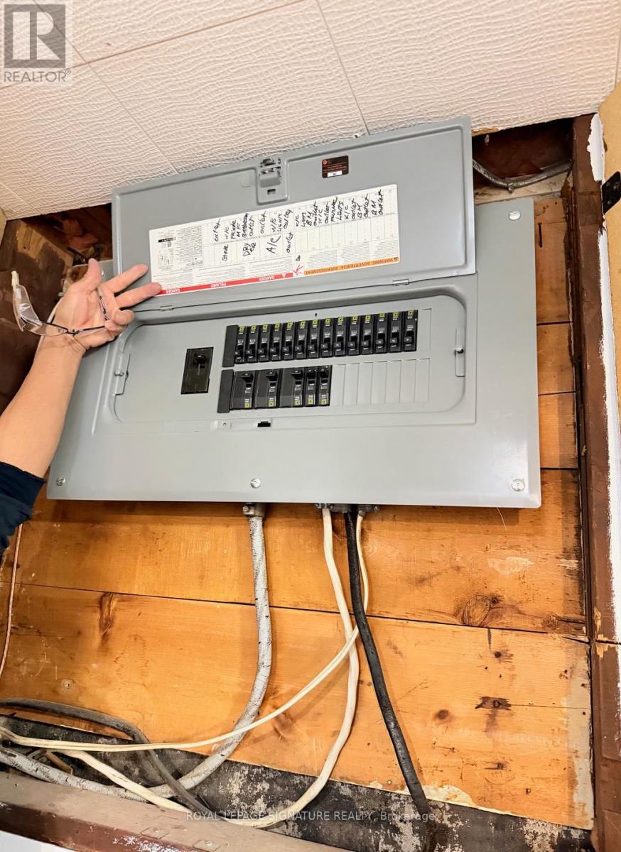 25 Birchbank Road, Brampton, Ontario  L6T 1L8 - Photo 32 - W12491498