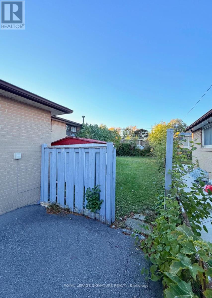 25 Birchbank Road, Brampton, Ontario  L6T 1L8 - Photo 34 - W12491498